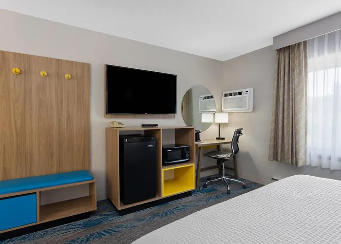 Days Inn And Suites By Wyndham Downtown Missoula-University
